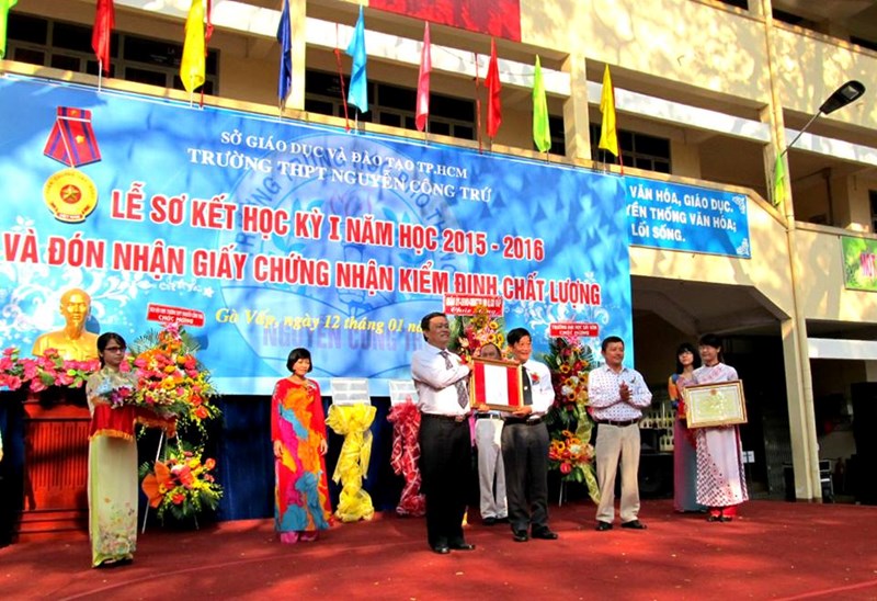  Một số hình ảnh lễ đón nhận giấy chứng nhận kiểm định chất lượng giáo dục năm học 2015 - 2016